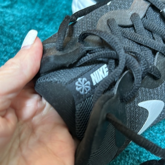 Women’s Nike Tanjun running shoe, size 10.5. Black - Picture 2 of 5